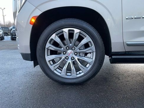 Used 2021 GMC Yukon Denali w/ Denali Premium Package image 35