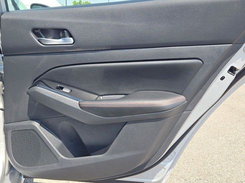 Used 2024 Nissan Altima 2.5 SR FWD image 9