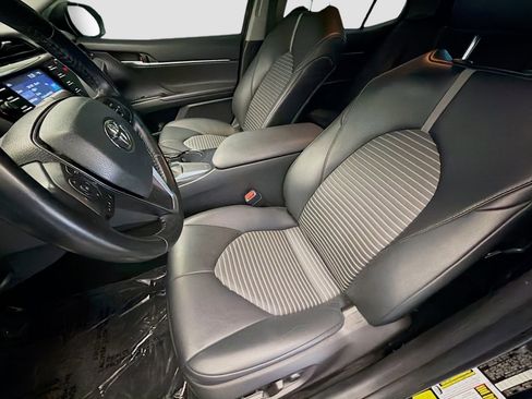 Used 2020 Toyota Camry SE FWD image 11