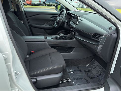 Used 2024 Nissan Rogue S FWD image 13