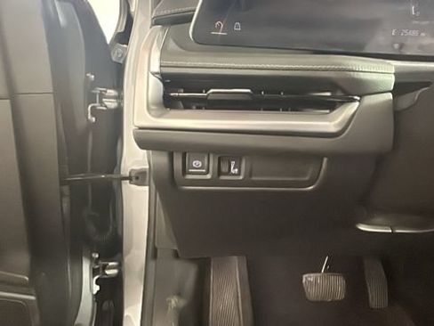 Used 2024 Cadillac XT4 Premium Luxury AWD/4WD image 17