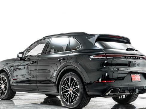 Used 2025 Porsche Cayenne AWD/4WD image 33