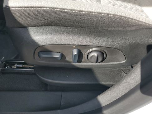 Used 2023 Chevrolet Equinox LT image 12