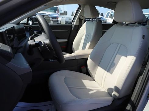 Used 2025 Hyundai Sonata SEL FWD image 13