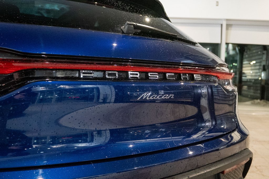 Certified 2025 Porsche Macan AWD/4WD image 14