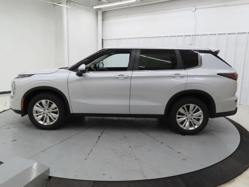 New 2026 Mitsubishi Outlander ES AWD/4WD image 6
