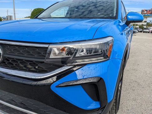 Certified 2022 Volkswagen Taos SE image 10