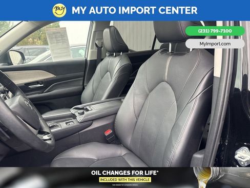 Used 2024 Toyota Grand Highlander AWD image 7
