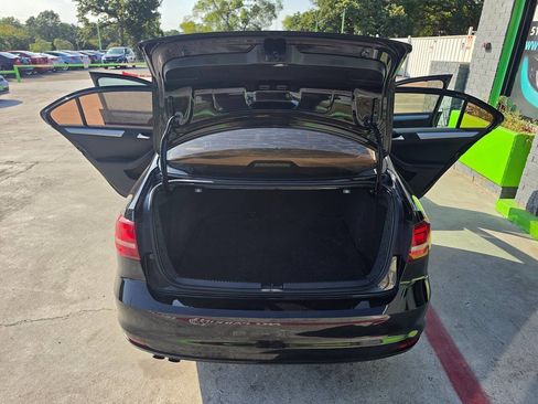Used 2017 Volkswagen Jetta S w/ Jetta S Cold Weather Package FWD image 24