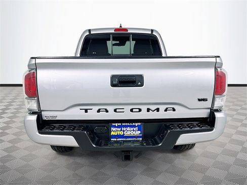 Used 2020 Toyota Tacoma TRD Sport image 12