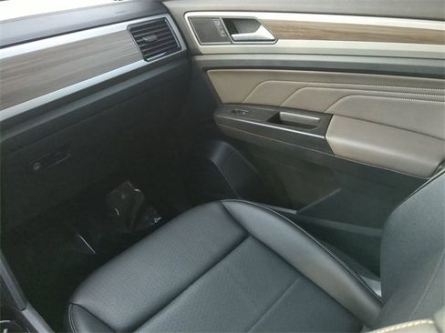 Certified 2022 Volkswagen Atlas SEL image 17