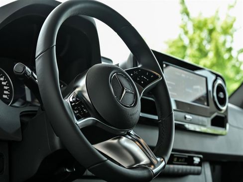 New 2025 Mercedes-Benz Sprinter 2500 image 10