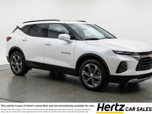 Used 2025 Chevrolet Blazer LT FWD image 1