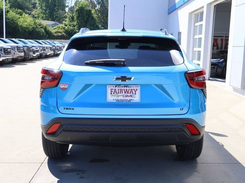 New 2026 Chevrolet Trax LT w/ Midnight Edition FWD image 9