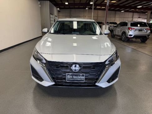 Used 2023 Nissan Altima 2.5 SV FWD image 7