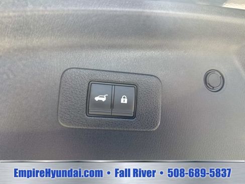 Used 2024 Nissan Armada SL w/ Captain's Chairs Package AWD/4WD image 9