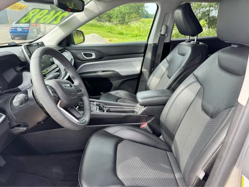 Used 2022 Jeep Compass Latitude AWD/4WD image 16