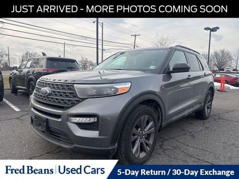 Used 2022 Ford Explorer XLT w/ Equipment Group 202A image 3