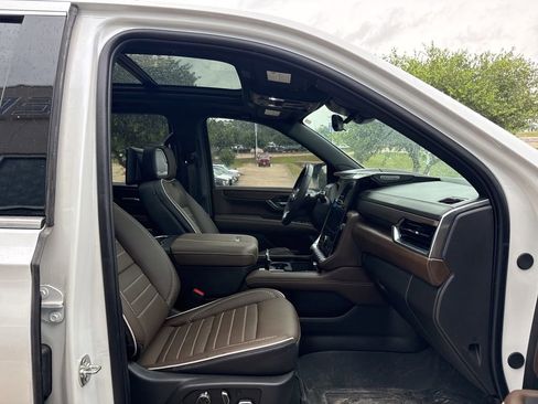 Used 2025 GMC Yukon Denali Ultimate AWD/4WD image 10