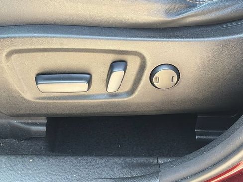 Used 2016 Toyota Highlander Plus FWD image 20