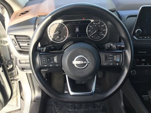 Used 2023 Nissan Rogue SV image 11