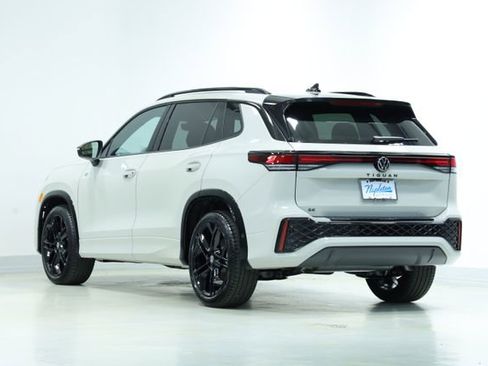 New 2026 Volkswagen Tiguan SE R-Line FWD image 4