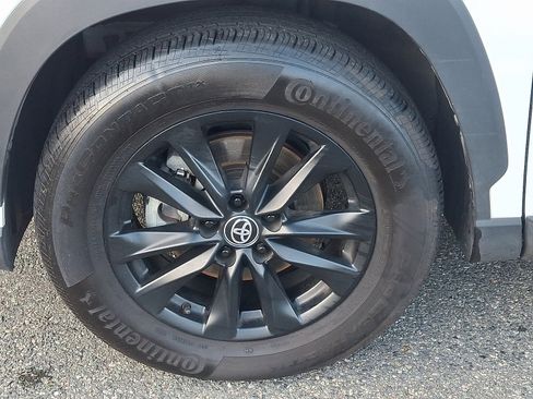 Used 2023 Toyota Corolla Cross LE image 8