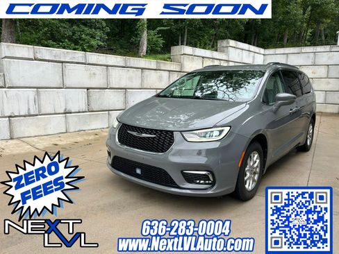 Used 2022 Chrysler Pacifica Touring-L FWD image 1