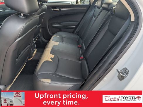 Used 2018 Chrysler 300 Touring L RWD image 10