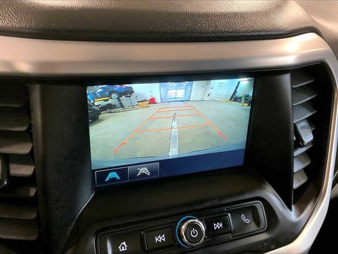 Used 2018 GMC Acadia SLE image 28