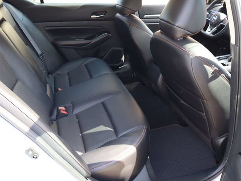 Used 2024 Nissan Altima 2.5 SR FWD image 17