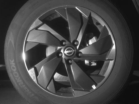 Used 2025 Nissan Rogue SV AWD/4WD image 13