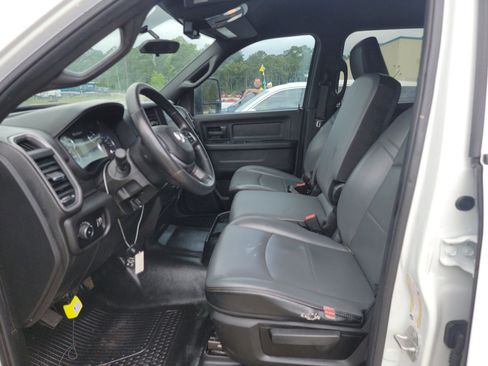 Used 2024 RAM 2500 Tradesman w/ Chrome Appearance Group AWD/4WD image 6