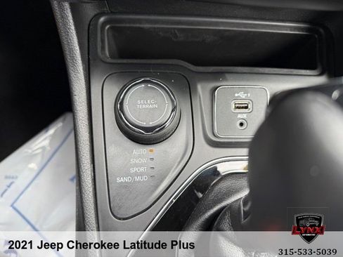 Used 2021 Jeep Cherokee Latitude Plus AWD/4WD image 27