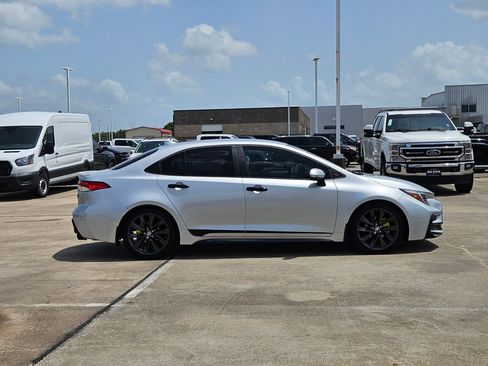 Used 2026 Toyota Corolla SE FWD image 2