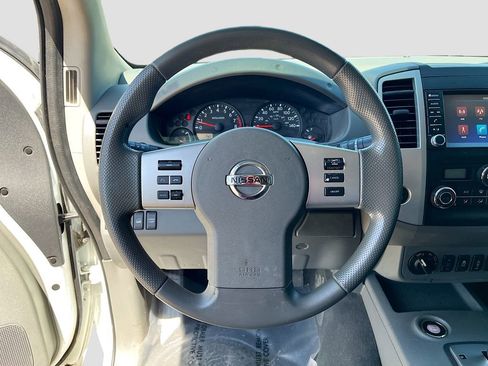 Used 2021 Nissan Frontier SV w/ Midnight Edition Floor Mats image 10