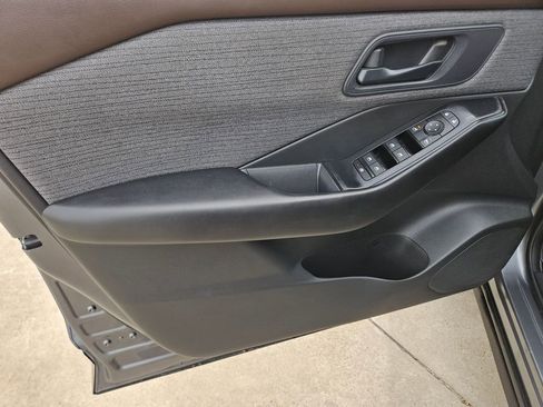 Used 2023 Nissan Rogue S image 14