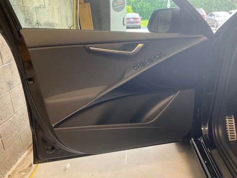 New 2025 Kia Niro EX Touring image 11