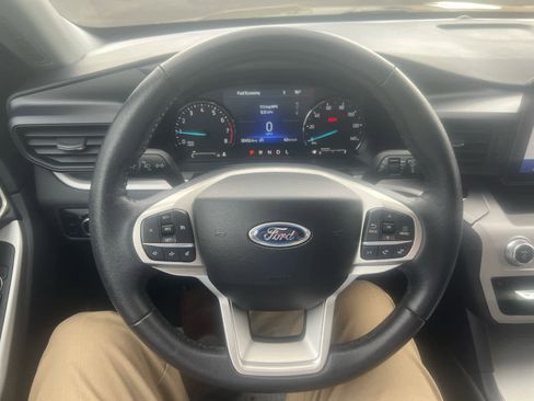 Used 2024 Ford Explorer XLT image 16