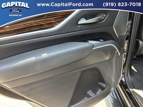 Used 2023 Cadillac Escalade Premium Luxury AWD/4WD image 17