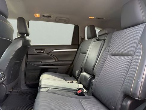 Used 2015 Toyota Highlander Plus AWD/4WD image 12