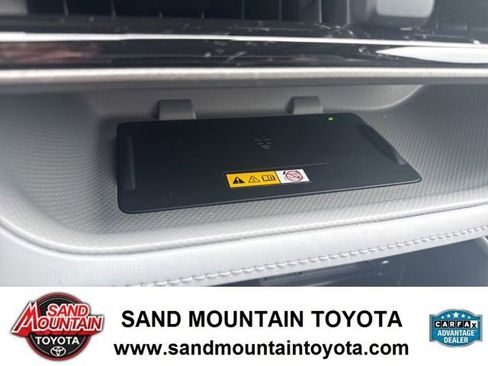 Used 2023 Toyota Highlander XLE FWD image 24