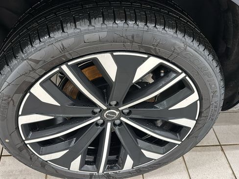 New 2026 Volvo XC90 T8 Plus w/ Protection Package Premier image 32