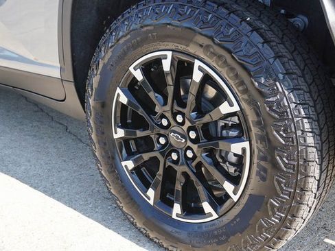 Used 2025 Chevrolet Traverse Z71 w/ LPO, Floor Liner Package image 10