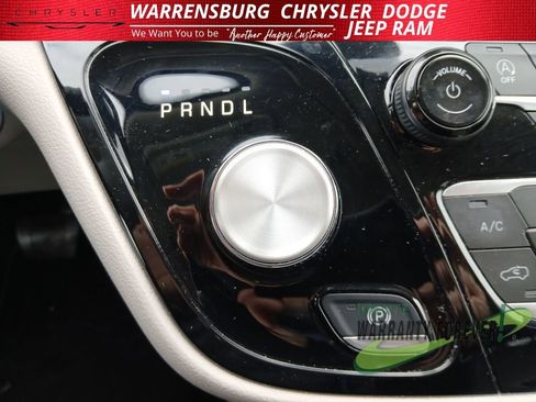 Used 2023 Chrysler Pacifica Touring-L image 25