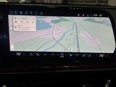 Used 2025 Chevrolet Traverse RS image 31