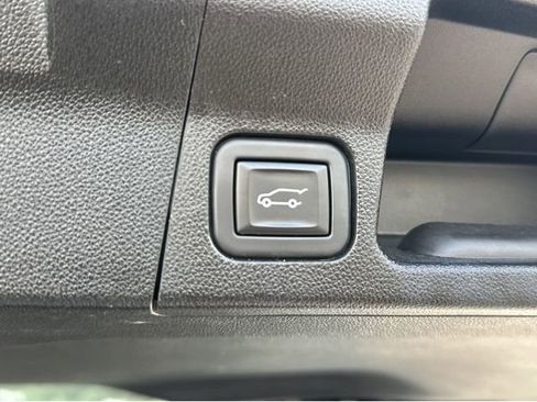 Certified 2023 GMC Acadia Denali image 32