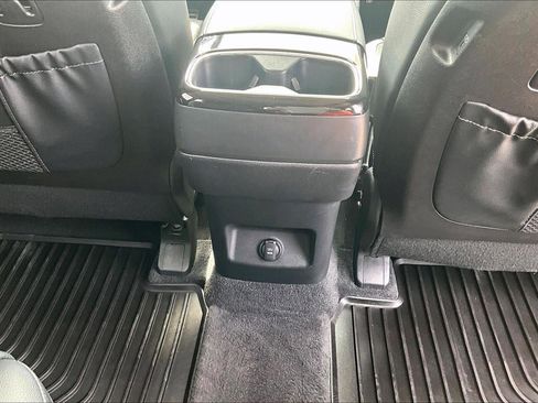 Used 2025 Kia Telluride SX w/ SX Captain's Chair Package AWD/4WD image 10