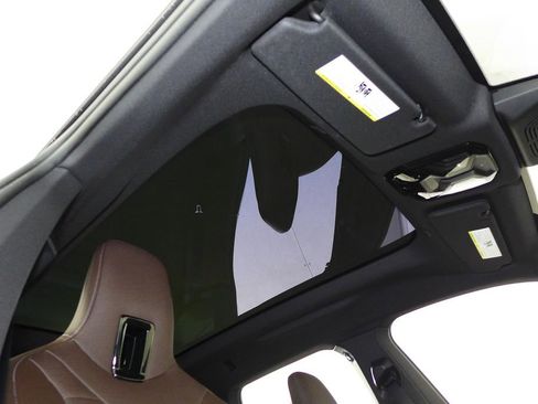 Used 2023 BMW iX xDrive50 image 17