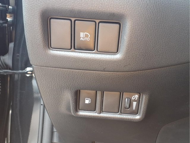 Used 2022 Toyota C-HR XLE FWD image 14